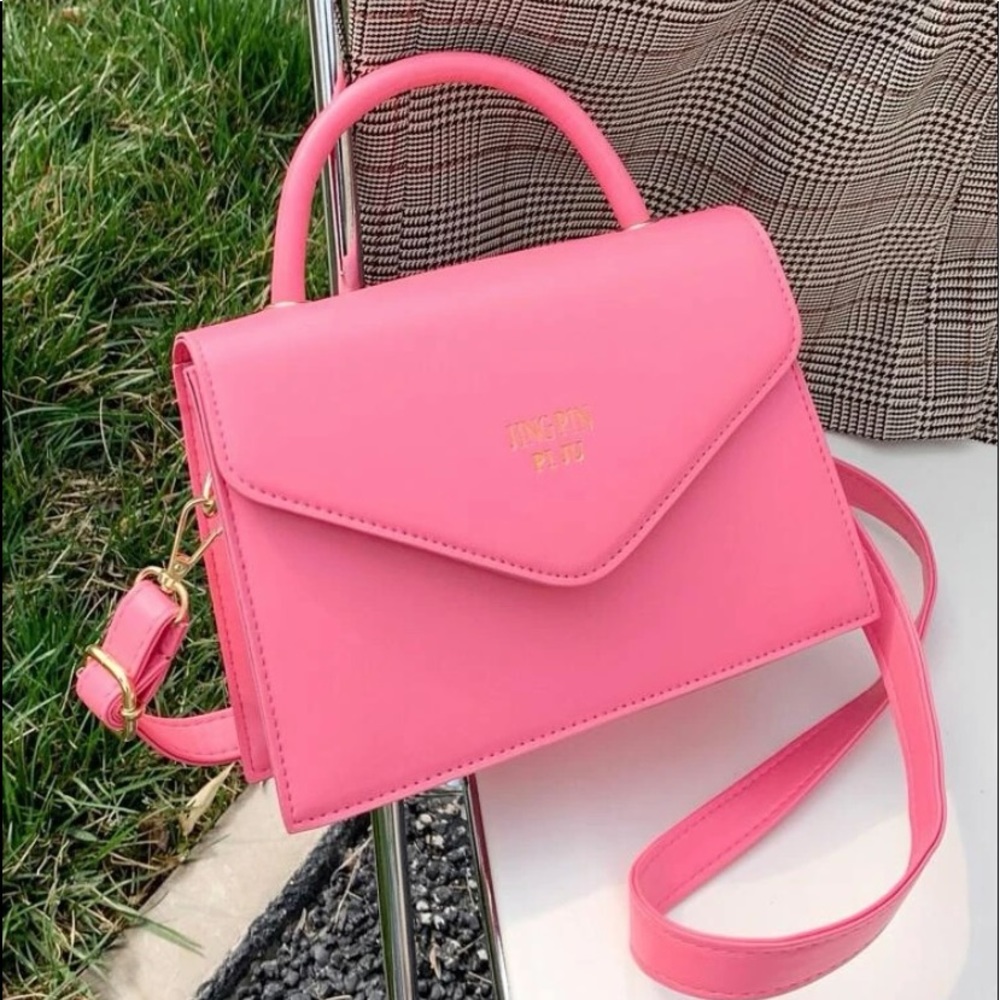 This adorable pink purse is from Shein!